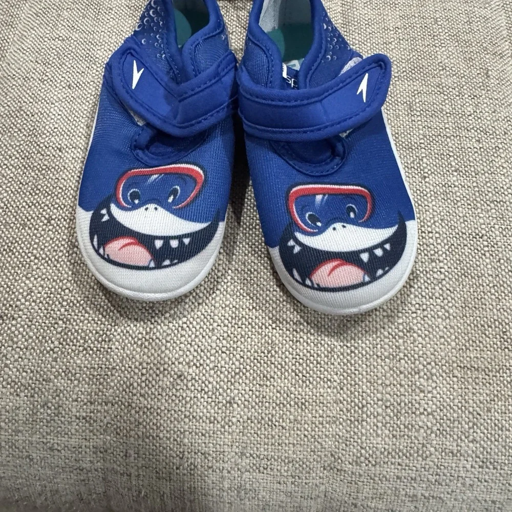Speedo Shark Surfwalker Water Shoes‎ Size Medium 7/8 Hook and Loop Closure NWT